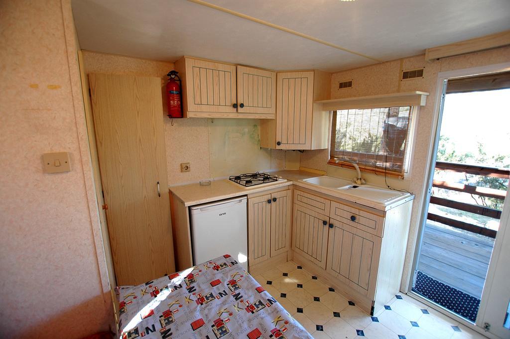 ホテルCamping Europa 2 カポリーヴェリ 部屋 写真