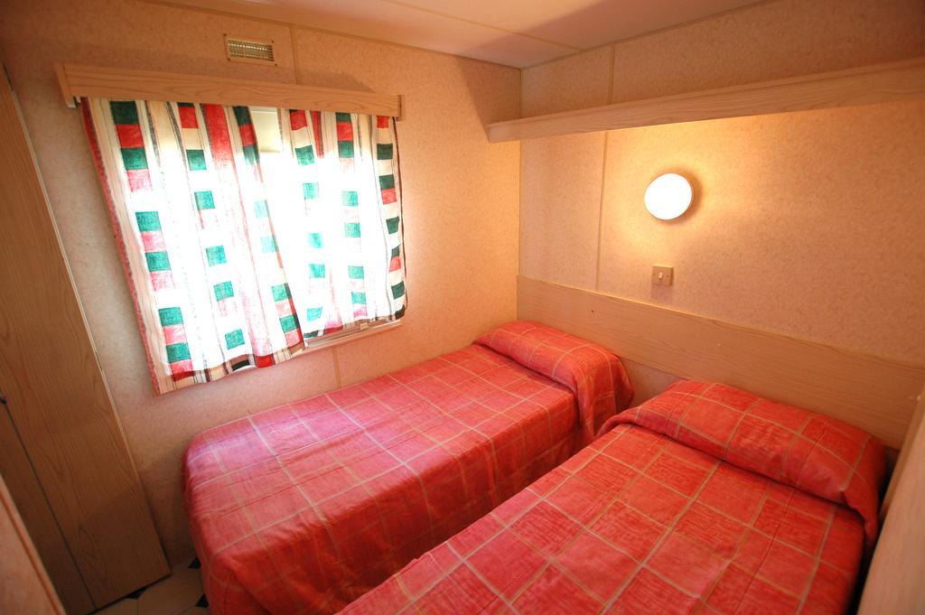 ホテルCamping Europa 2 カポリーヴェリ 部屋 写真