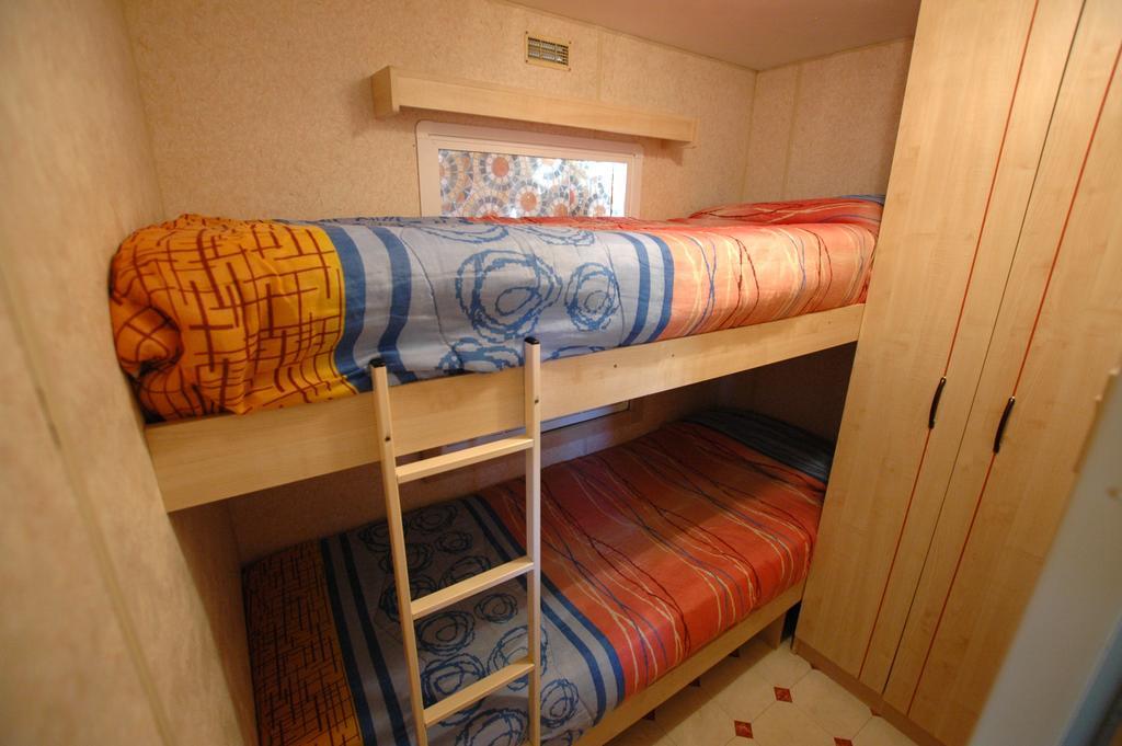 ホテルCamping Europa 2 カポリーヴェリ 部屋 写真